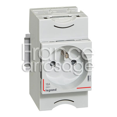 [810023] PRISE MOD. LEGRAND 2P+T 16A